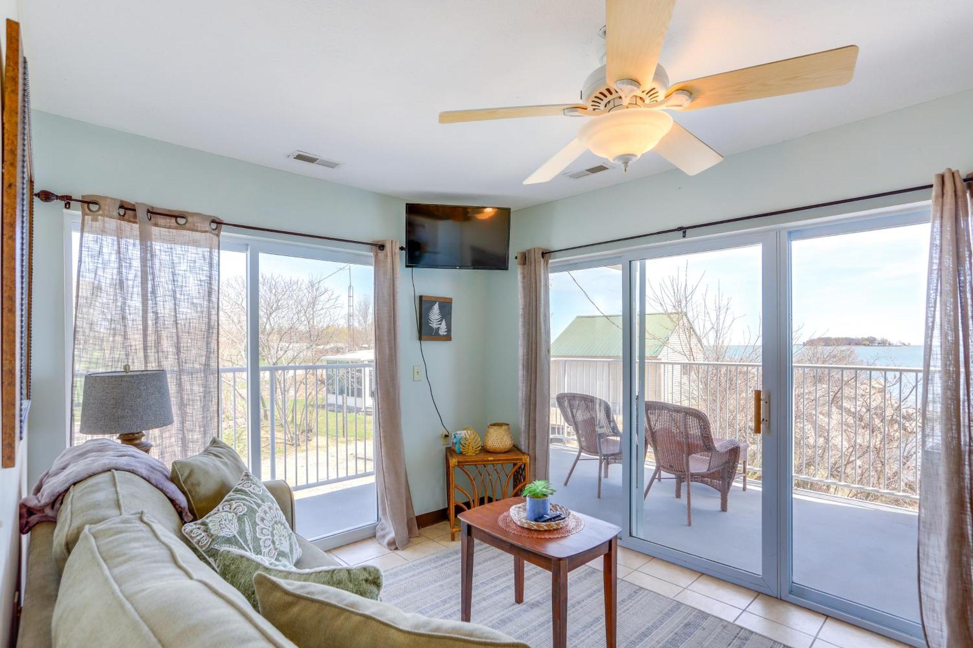 Appartement Waterfront Bass Island Retreat With Balcony And Tv à Put-in-Bay Extérieur photo