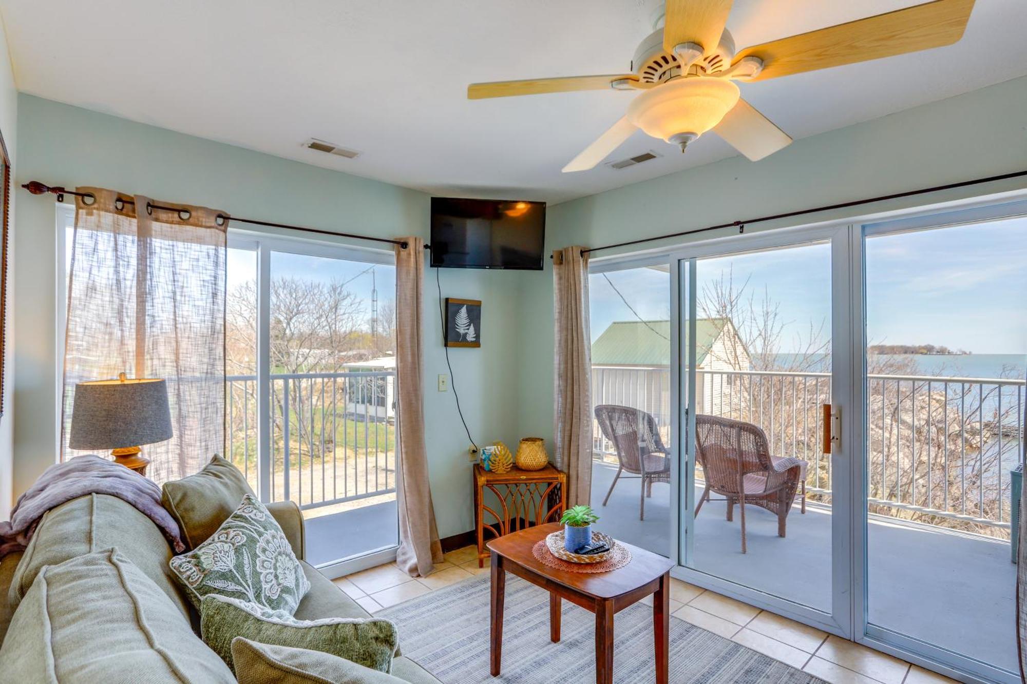 Appartement Waterfront Bass Island Retreat With Balcony And Tv à Put-in-Bay Extérieur photo