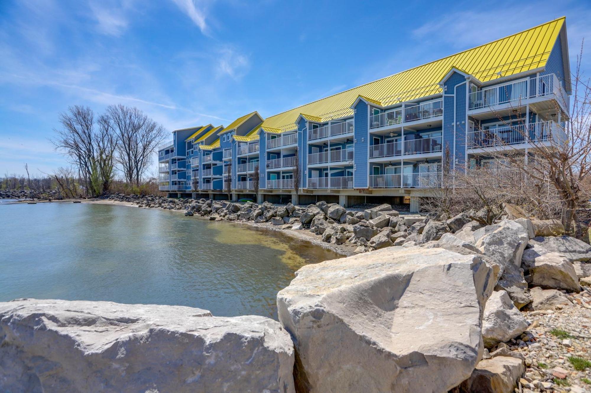 Appartement Waterfront Bass Island Retreat With Balcony And Tv à Put-in-Bay Extérieur photo