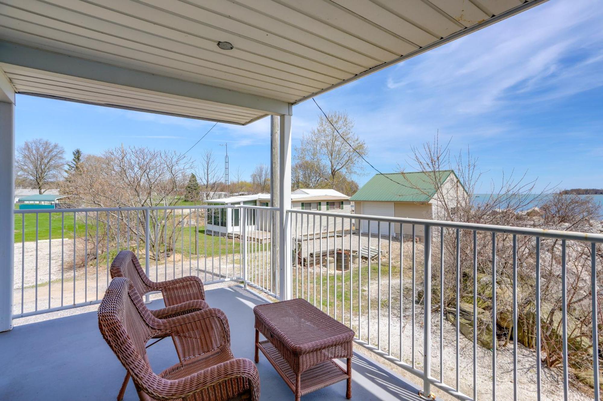 Appartement Waterfront Bass Island Retreat With Balcony And Tv à Put-in-Bay Extérieur photo